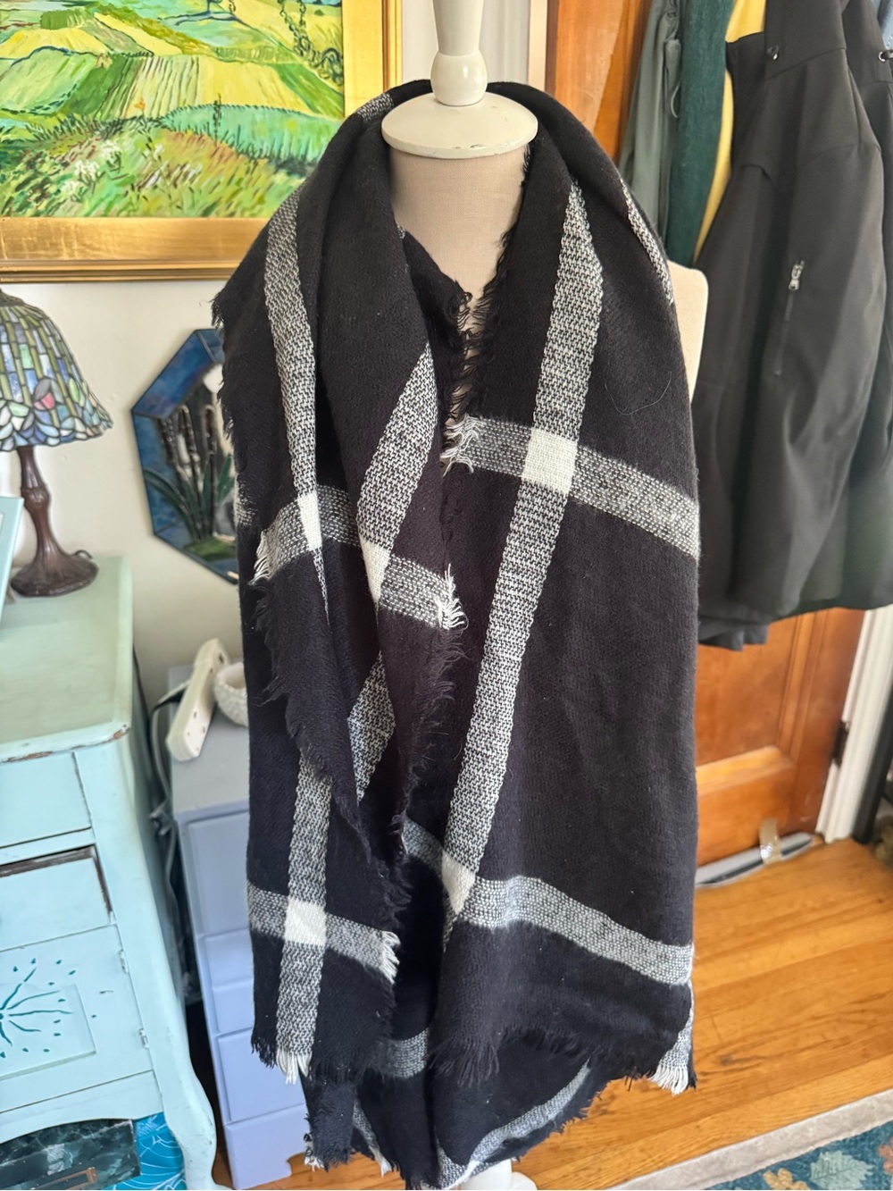 American Eagle Black & White Plaid Fringe Blanket Scarf Shawl Acrylic VGUC